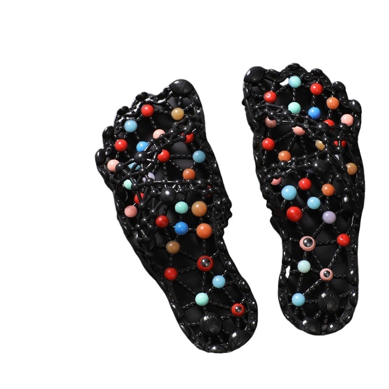 Health & Wellness Photos - Ciabatte estive con granuli per la
